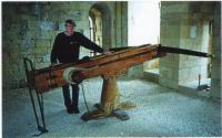 Arbalete a tour, chateau de Gilles de Rais, a Tiffauges (photo R. Beffeyte)(1)(tire du livre de R. Beffeyte).jpg