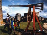 Bricole du chateau de Gilles de Rais, a Tiffauges (photo A. Lebot, Gamma)(tire du livre de R. Beffeyte).jpg